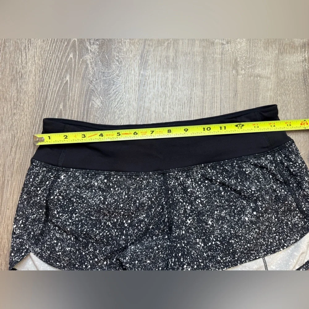 Lululemon Speed Short
Mini Splatter White Black / Black Size 4 - Picture 8 of 13